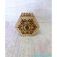 Шкатулка резная кедровая с камнем шестиугольная "Малахит"